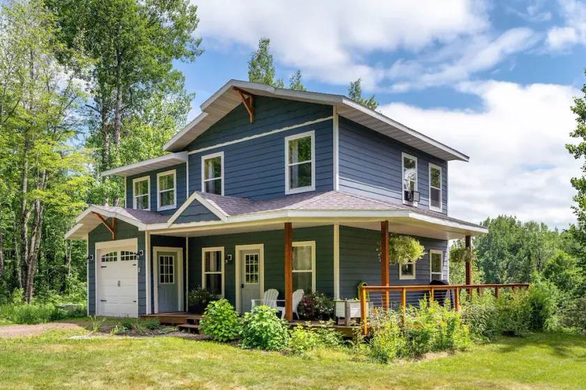 Modern Cabin on a River Bluff - Image 1