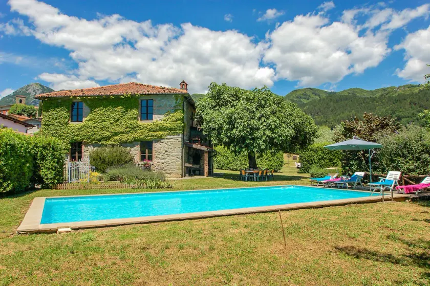 House with private pool at 2,8 km from Castiglione di Garfagnana. Panoramic view - Image 1