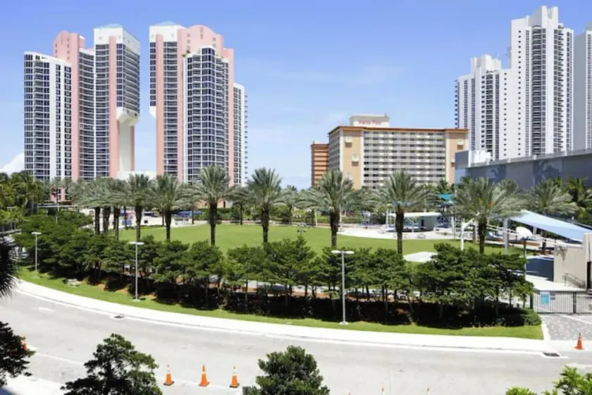 Apartment in Sunny Isles Beach - Image 1