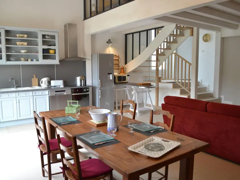 Maison spacieuse à Saint-Sulpice-de-Cognac, jardin privé, vélos gratuits, proche de Cognac et Burie - Image 1