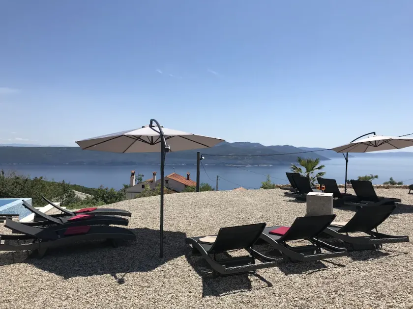Infinity pool, 3 lejlighedsområder, splinterny !!! - Image 1