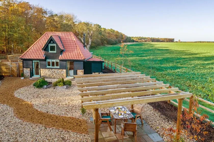 Bumblebee Cottage - Image 1
