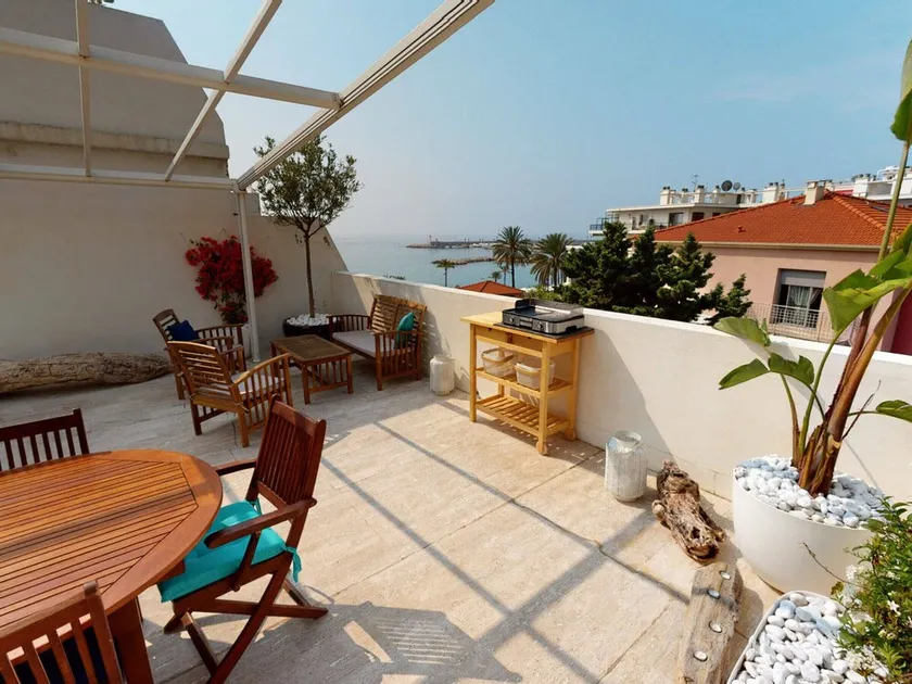 Superbe appartement climatisé avec grande terrasse et parking à Menton - Image 1