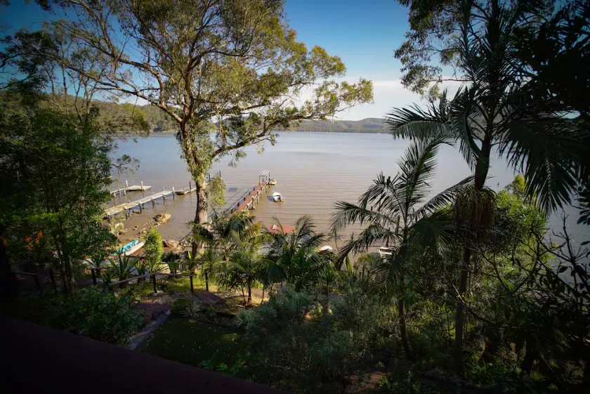 Riverside retreat - Image 1