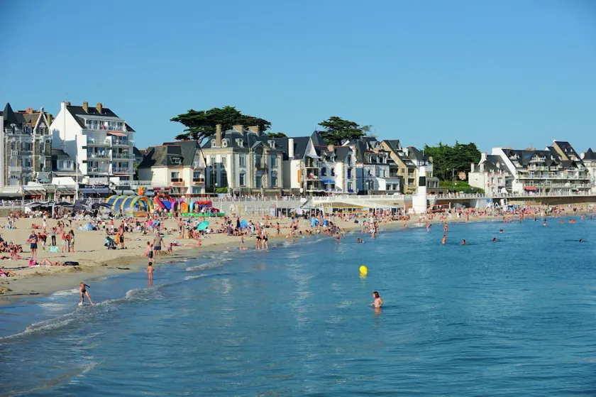 Beachside Family Retreat - Image 1