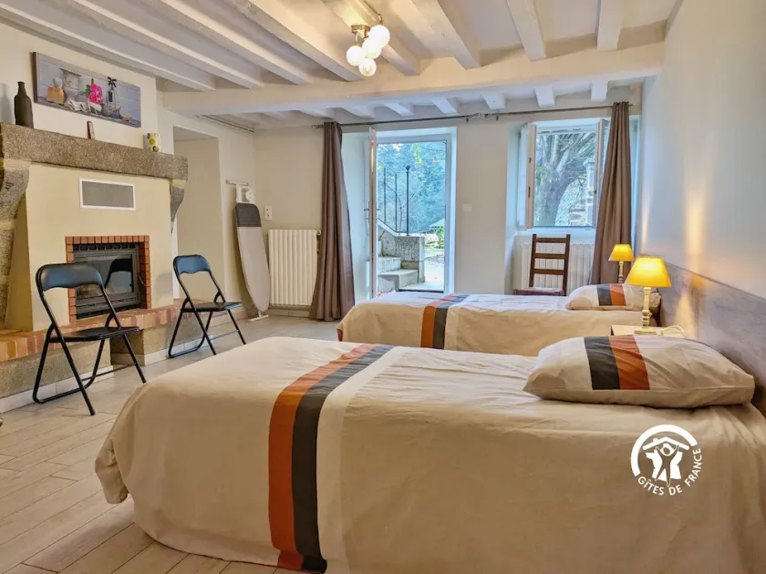 Charming Countryside Retreat with Farm Experience and Nearby Forest - Image 1