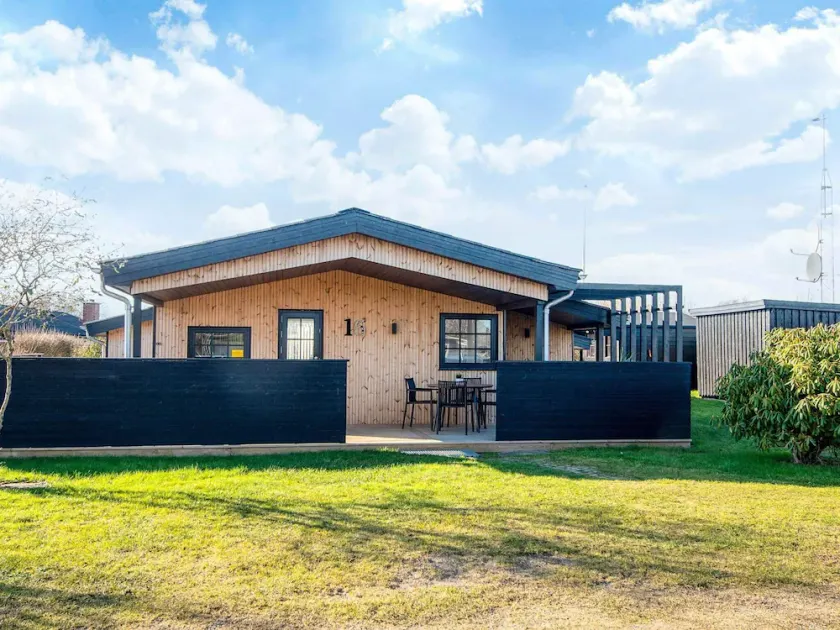 4 person holiday home in Juelsminde - Image 1