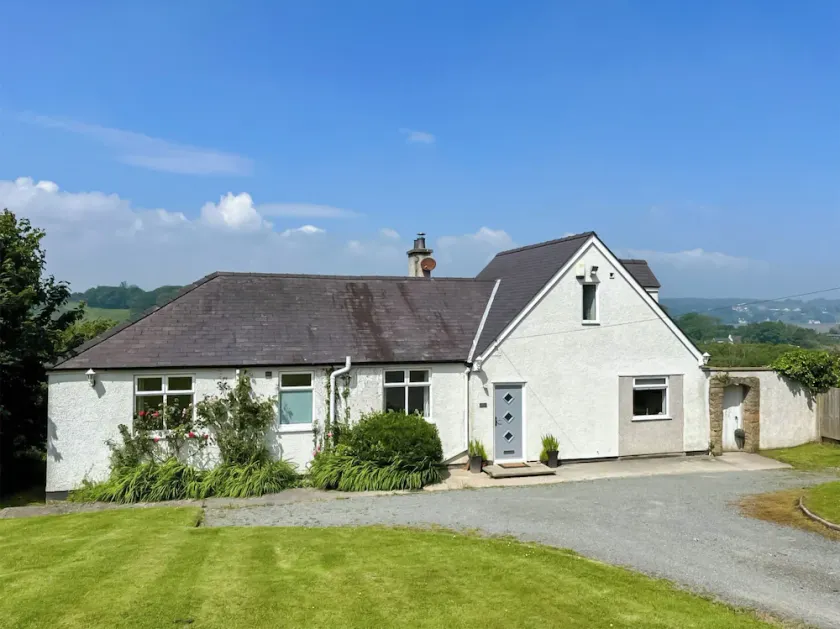 3 Schlafzimmer Unterkunft in Pentraeth, Anglesey - Image 1