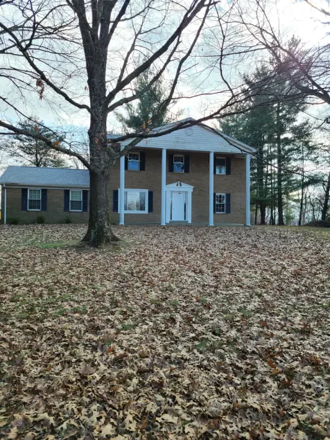Spacious and private home. Located 2 miles from the Creation Museum. Sleeps 14. - Image 1