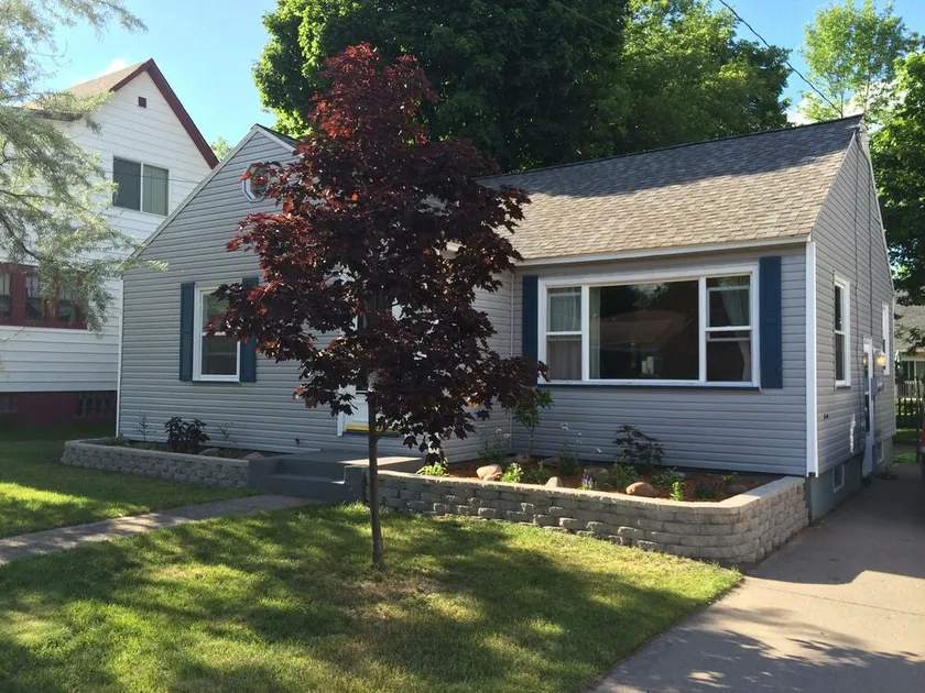 Clean, cozy, updated home walking distance from beach, bike path, and downtown - Image 1
