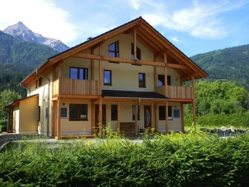 Casa, área tranquila geminada espaçosa - ainda em vigor - Image 1