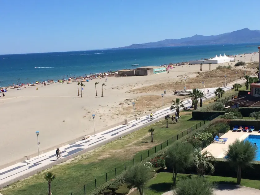 Apartment facing the SEA and BEACH with view of POND and MOUNTAIN - Image 1
