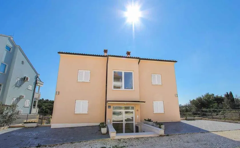 Holiday apartment with balcony and air conditioning - Image 1