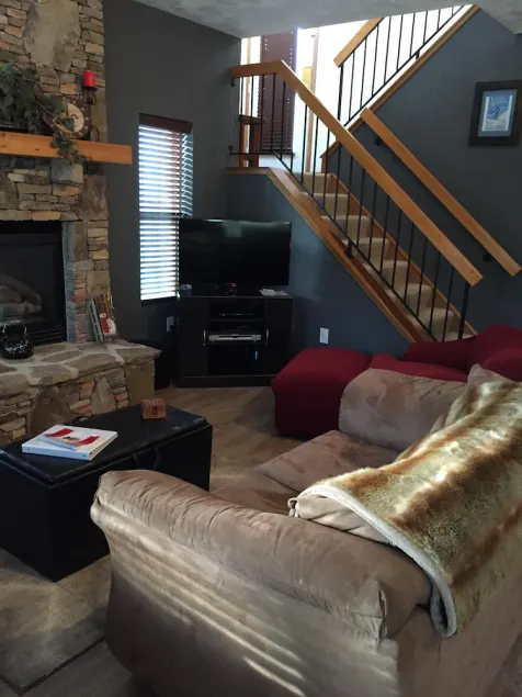 Woodridge ski-in, 1st flr 4BD, 3.5BA Sleeps 13! BIG WEEK DAY & WEEKLY DISCOUNTS! - Image 1