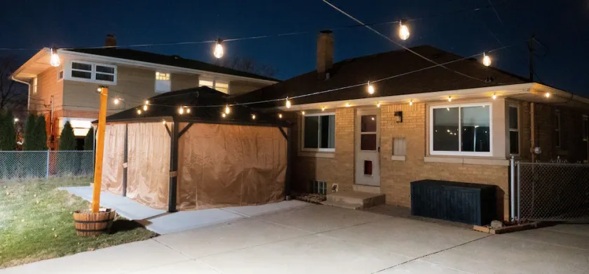 Warm spacious midsize home w/ comfort and fun - Image 1