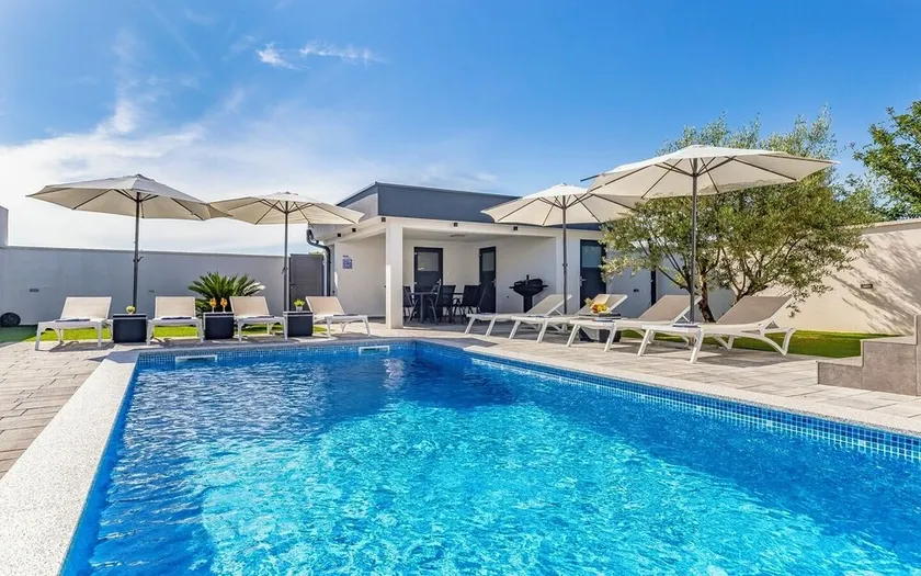 Istriensonne 0739/ New-built Villa Lucy-2 -Pool with hydromassage - Image 1