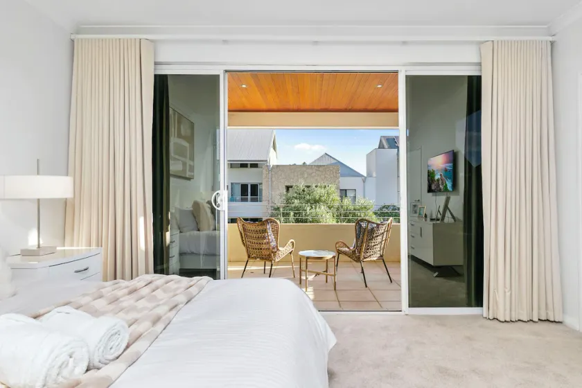Surf & Saunter Coogee, 3BR Townhouse - Image 1
