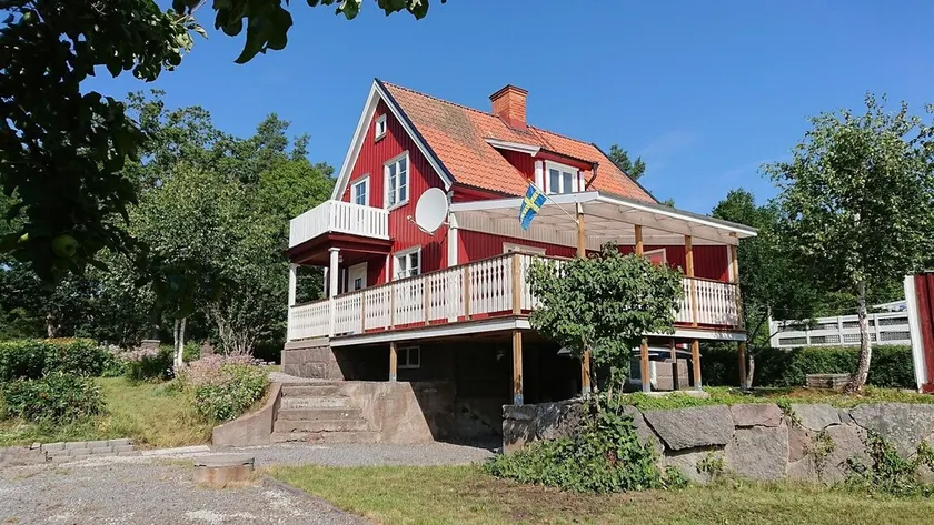 Holiday home in Småland with a rowing boat, kayak and large veranda, Tjust Skärgård - Image 1