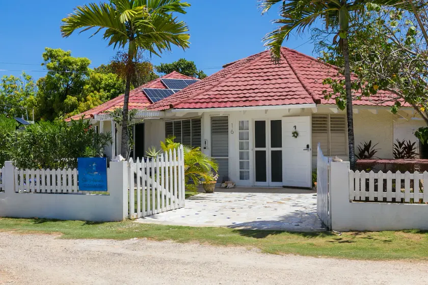 Steps To Beach - Spacious Clean Cottage w/ Cook - Image 1