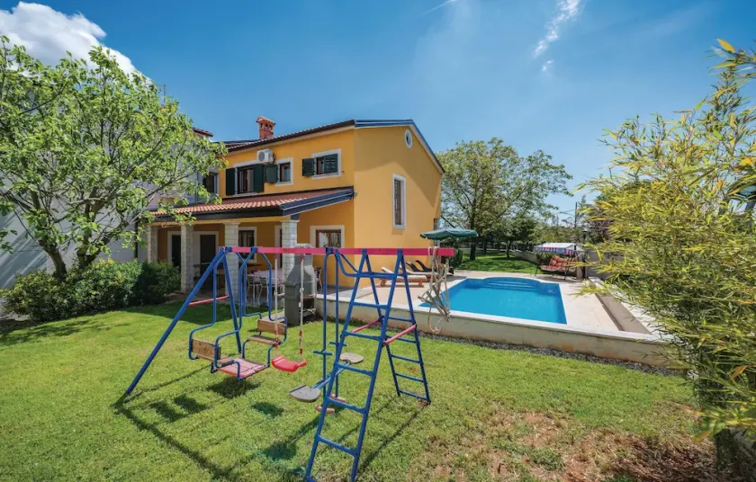 Beautiful Home In Zminj With Kitchen - Image 1