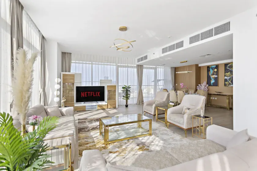 Magical 4BR Penthouse with Spacious Terrace - Image 1