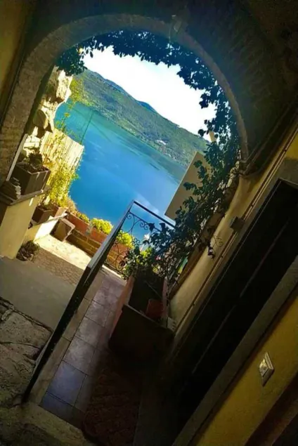 Garden with Lake View and Vasco Jacuzzi 1 min from Old Town - Image 1
