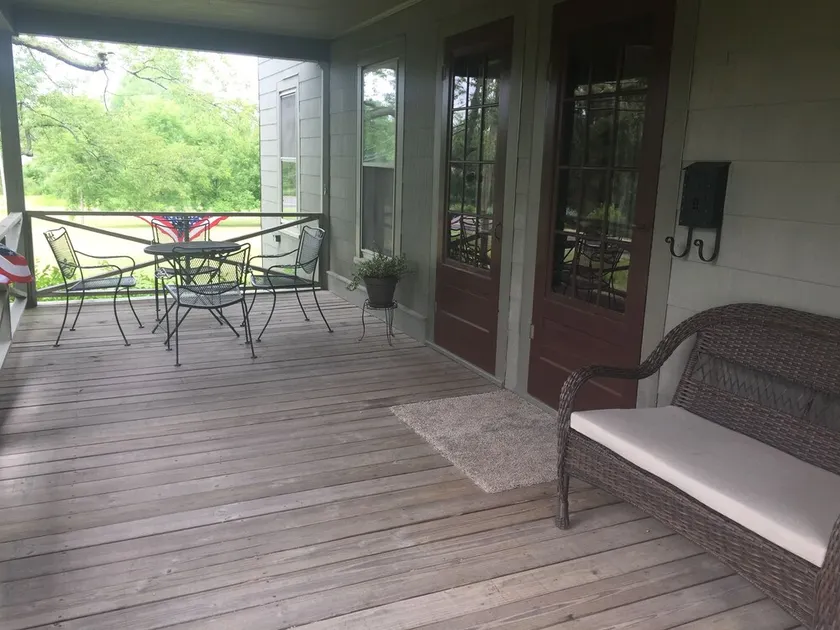 Historical Yeoman Farmhouse in country setting. - Image 1