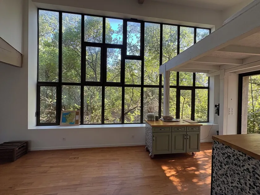 Bright loft-style apartment in the woods - Image 1