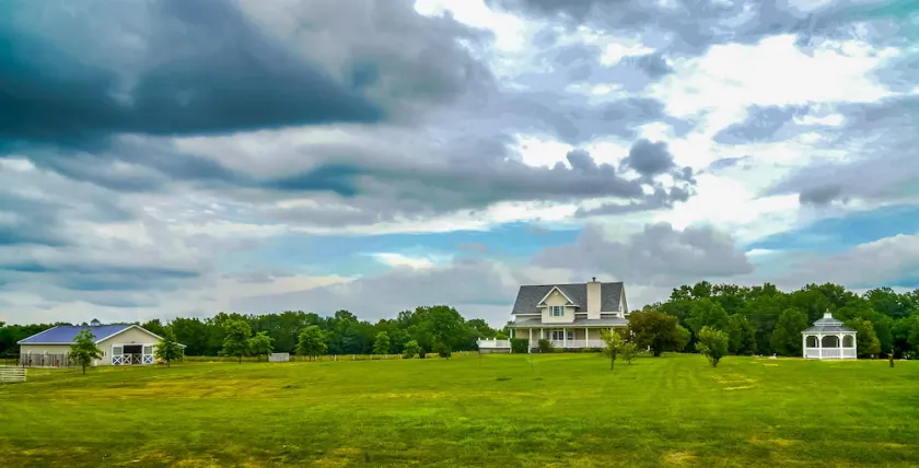 Where the Missouri sky wakes up first.  Peaceful mornings you’ll never forget. - Image 1