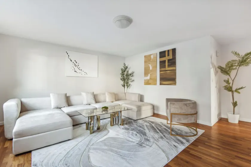 Luxury 3BR Home Game Room Free Parking - Image 1