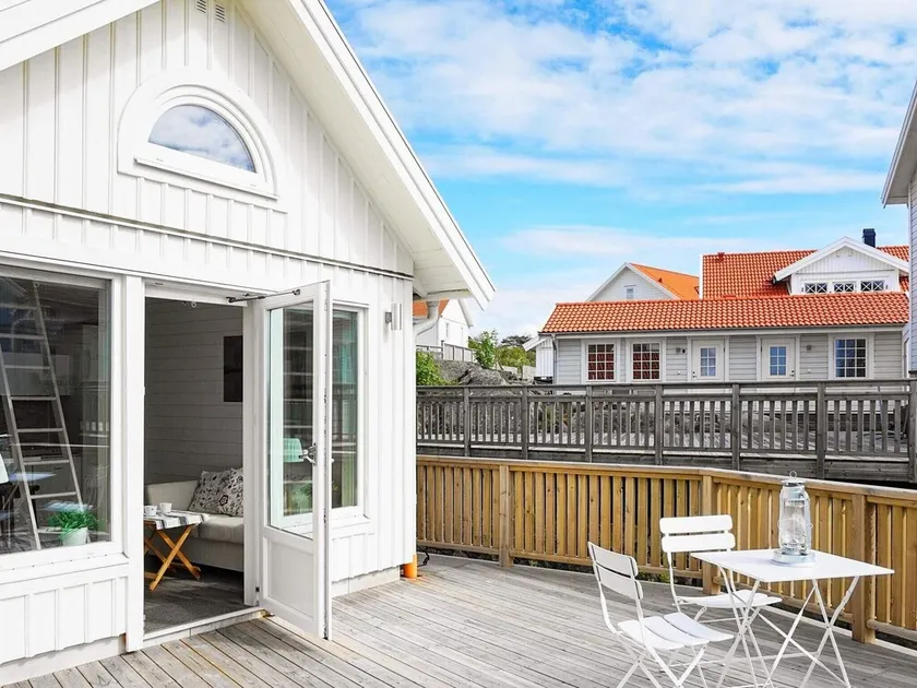 2 person holiday home in Rönnäng - Image 1