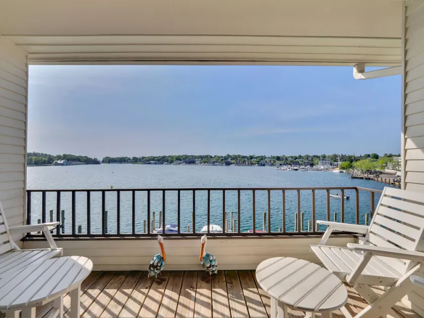 Spacious Lake Charlevoix Condo | Downtown Charlevoix | Pool, Hot Tub, Sauna - Image 1
