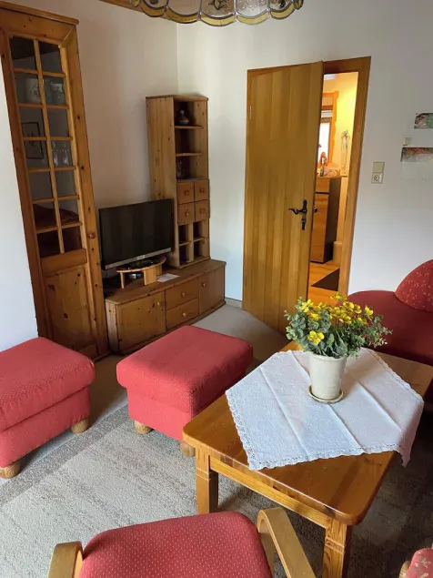 Tre-værelses lejlighed (2) 65sqm, bad / toilet, 2 ekstra soveværelser, separat køkken - Image 1