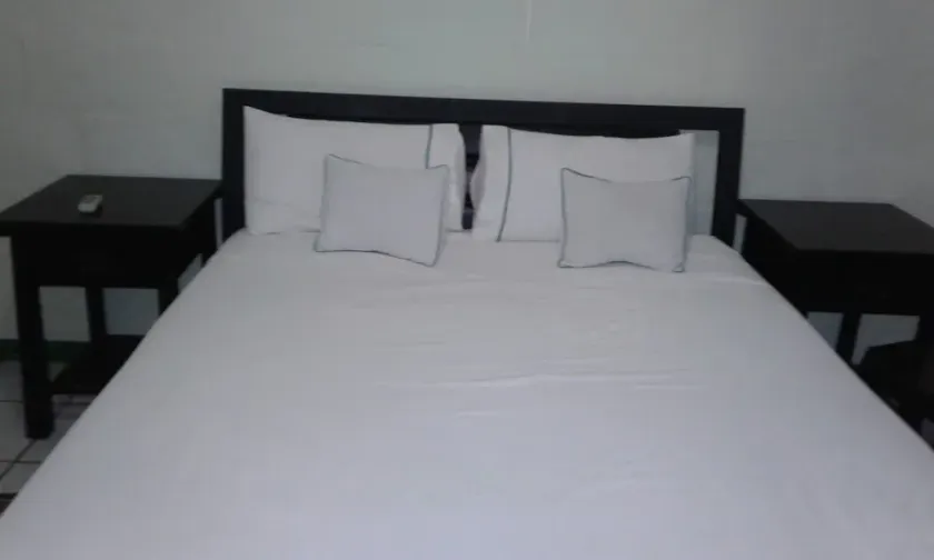 Kazungula Guest House - Image 1