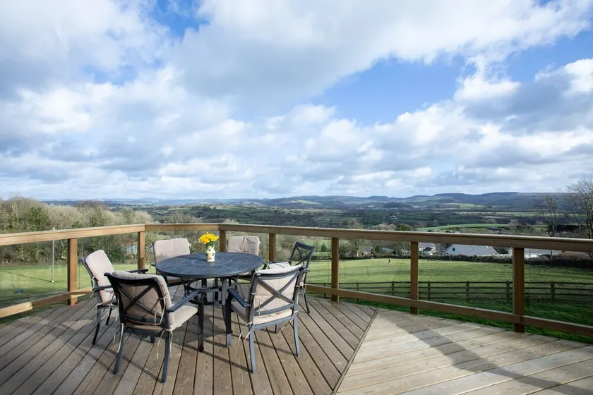 Stunning holiday home with panoramic views across the Teifi valley - Image 1