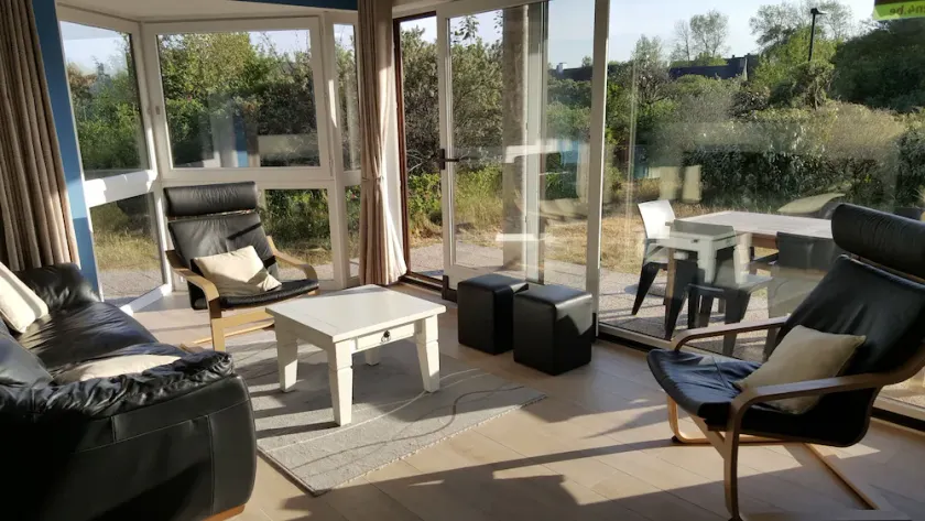 Sunny ground floor apartment with terrace, garden and view of the dunes - Image 1