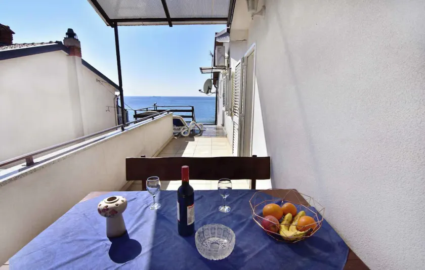 Holiday apartment with large terrace, sea view, near the beach - Image 1