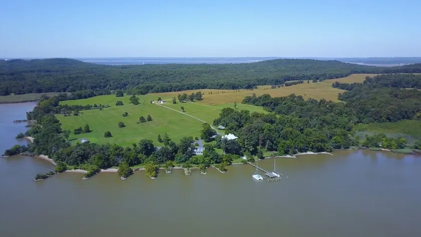 Amazing 432-Acre Waterfront Estate ~ Dock ~ Kayaks ~ Beaches ~ Fire Pit - Image 1