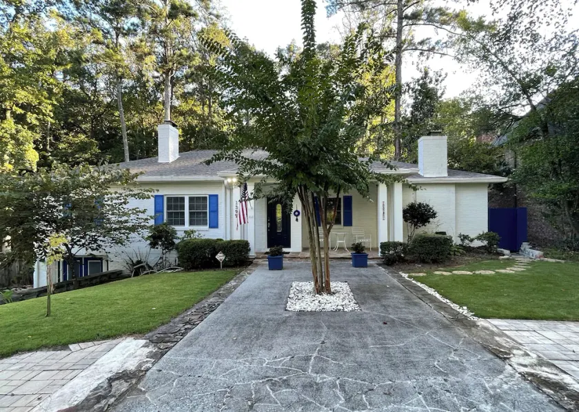Cheerful , fully renovated home , close to everything - Image 1