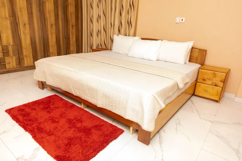 Washington Court - Executive One-Bedroom Furnished Apartment - Image 1