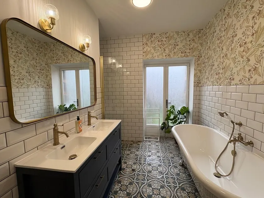 5 Bedroom Masters House, sleeping up to 8 Adults and 4 Children, fully equipped. - Image 1
