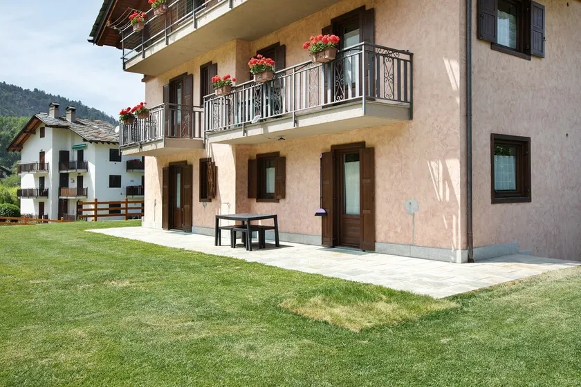 Casa vacanze 'Le Cré Appartamento 2' con vista sulle montagne, giardino in comune e Wi-Fi - Image 1