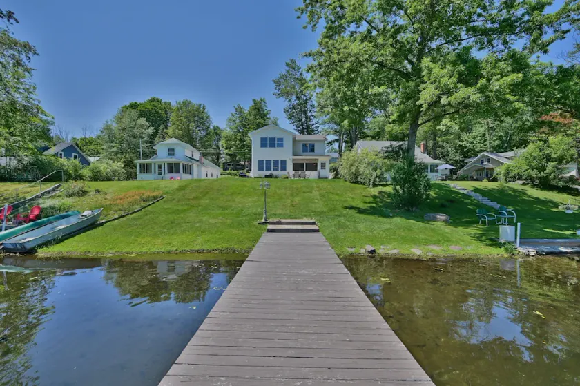 Lakefront Tranquility near Elk Mountain - Image 1