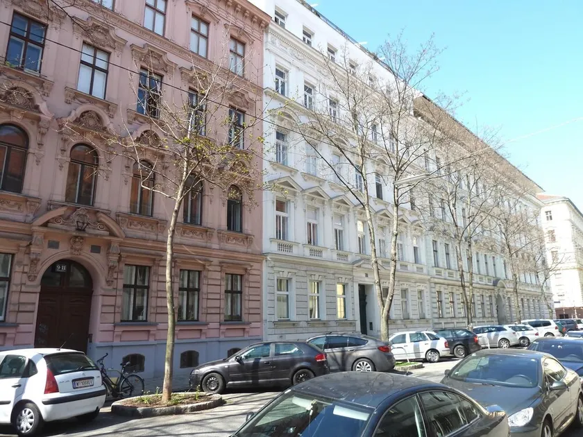 Central three bedroom Apartment with garden view  close to the ring  huge  free WiFi - Image 1