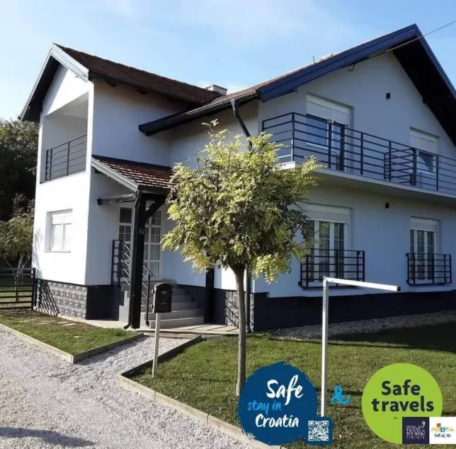 Villa Sorella schöne 3-Schlafzimmer-Villa in Karanac - Image 1
