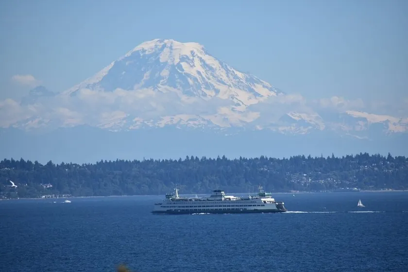 Spectacular waterfront Bainbridge Island Home. Breathtaking views! - Image 1