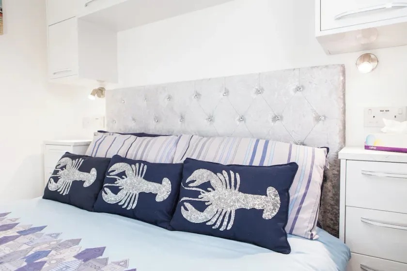 Sea View Chalet - Image 1