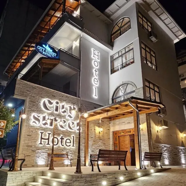City Street Hotel - Image 1