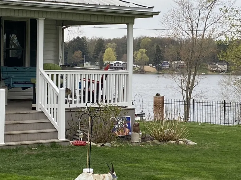 Saugany  Lake Life , 25 acres to roam, large spacious home - Image 1