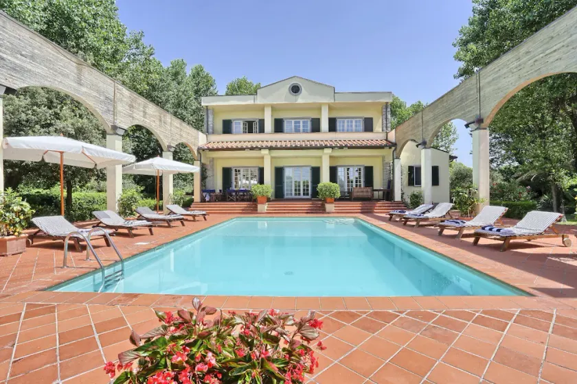 Southfox Luxury Villa with Pool - Image 1